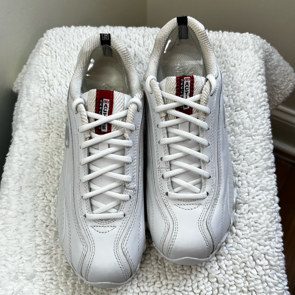 NWOT Skechers Compulsion Sneakers 
SIZE 7